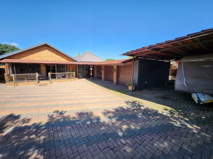 6 Bedroom Property for Sale in Vaalpark Free State